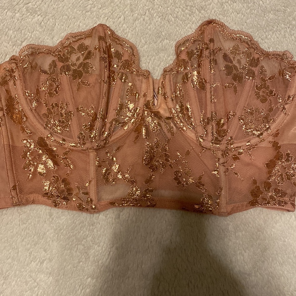 VS longline pink with gold flowers 36c